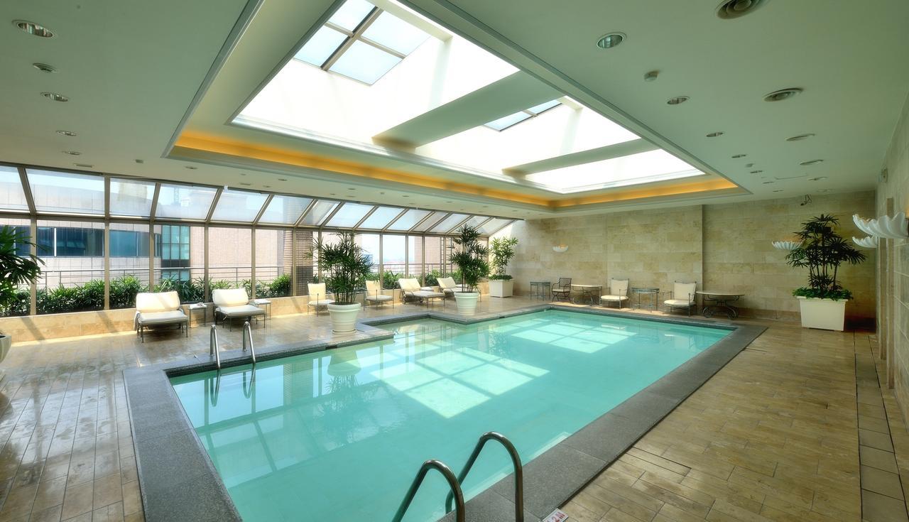 The Sherwood טאיפיי מראה חיצוני תמונה The pool at the Four Seasons Hotel