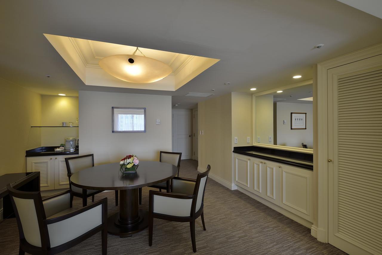 The Sherwood טאיפיי מראה חיצוני תמונה A suite at the Hilton Tokyo