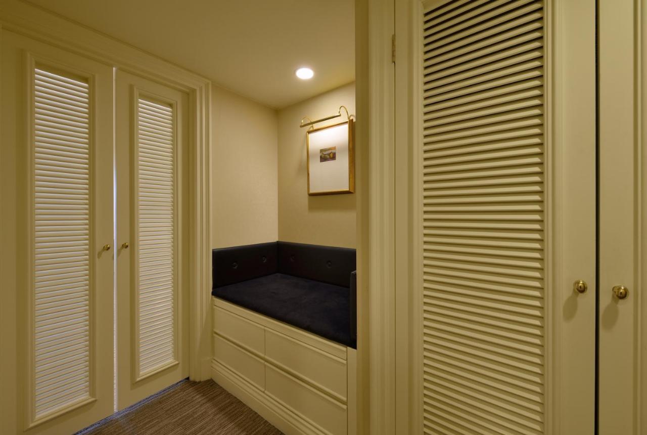 The Sherwood טאיפיי מראה חיצוני תמונה A louvered door